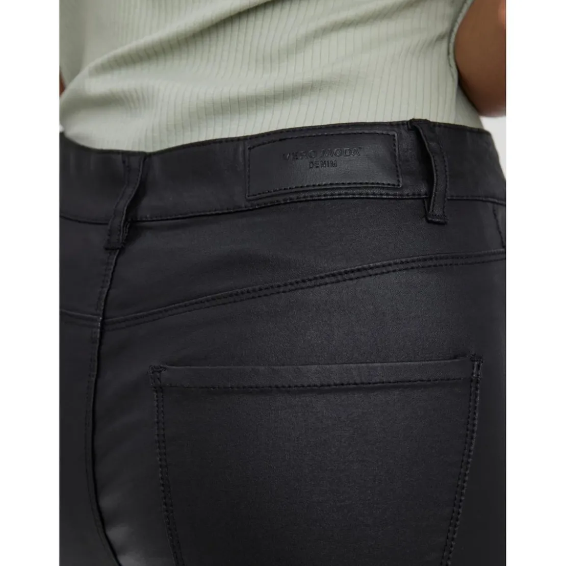 Vero ModaPantalon slim noir en viscose