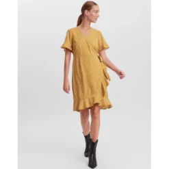 Vero ModaRobe courte Regular Fit Imprimé all over Col en V Manches 2/4 jaune