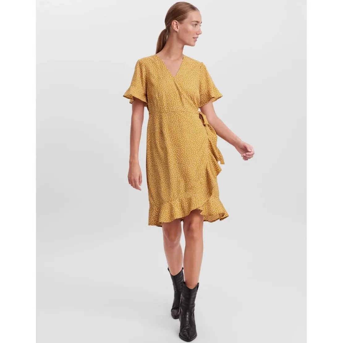 Vero ModaRobe courte Regular Fit Imprimé all over Col en V Manches 2/4 jaune