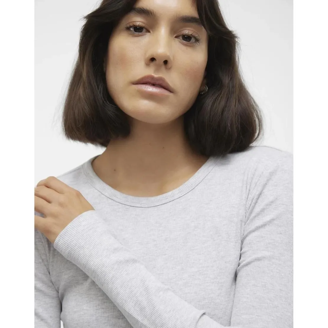 Vero ModaTee shirt manches longues et col rond en coton gris Cléo
