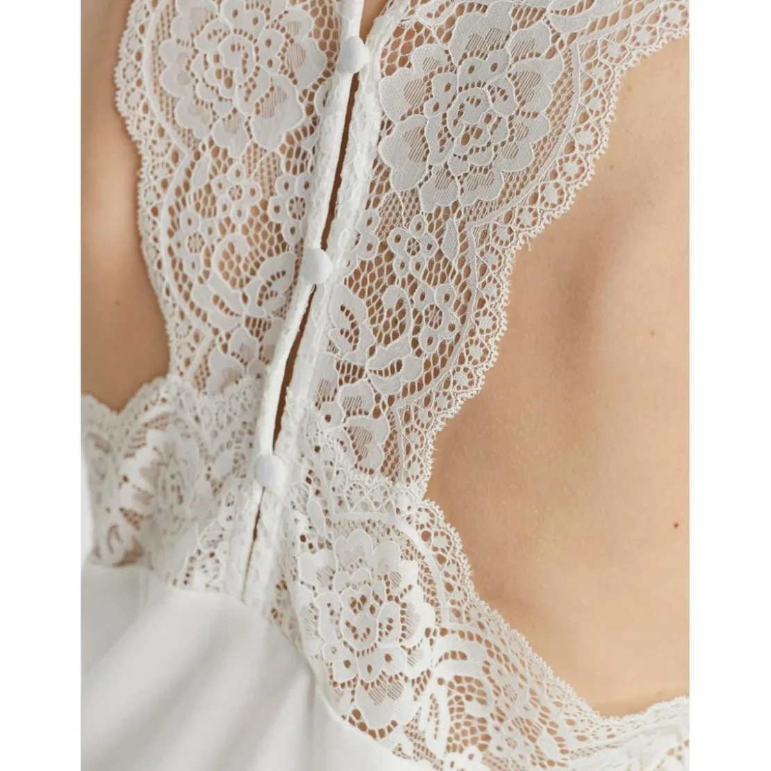 Vero ModaTop Regular Fit Col en V Sans manches Longueur regular blanc