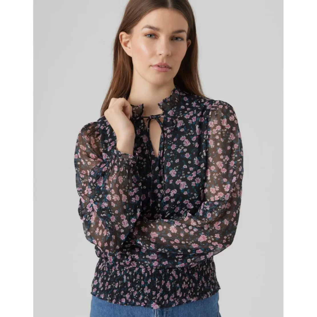 Vero ModaTop Regular Fit Imprimé all over Col en V Manches longues Court noir