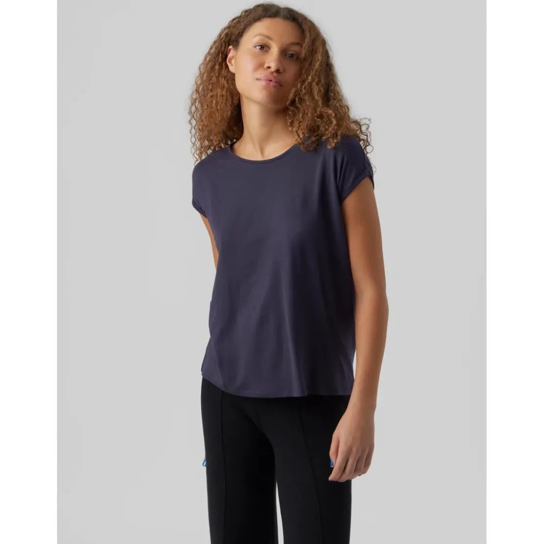 Vero ModaT-shirt Regular Fit Col rond Manches courtes Longueur regular bleu Lina