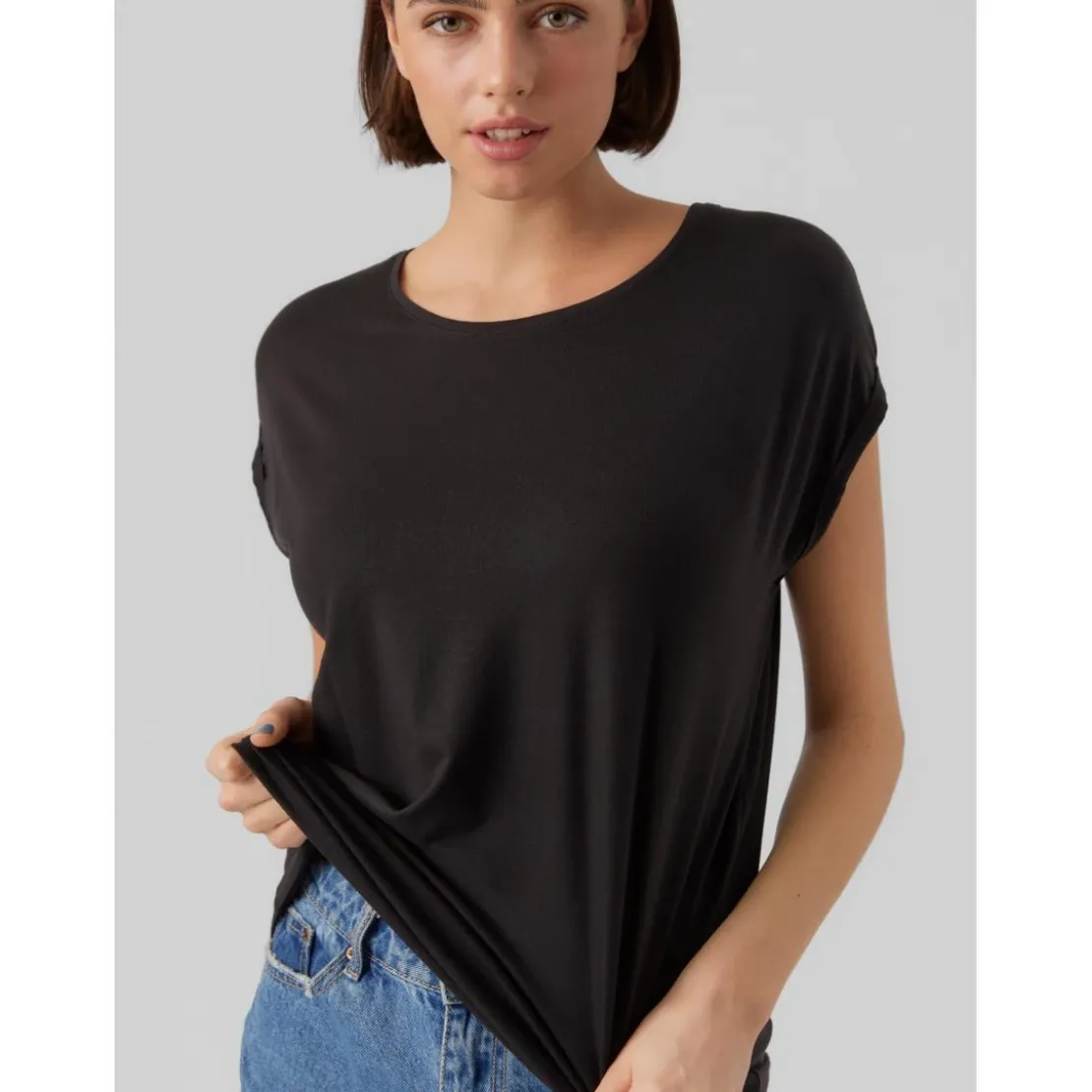 Vero ModaT-shirt Regular Fit Col rond Manches courtes Longueur regular noir en coton Alia