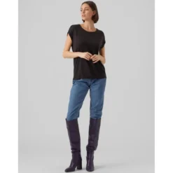Vero ModaT-shirt Regular Fit Col rond Manches courtes Longueur regular noir en coton Alia