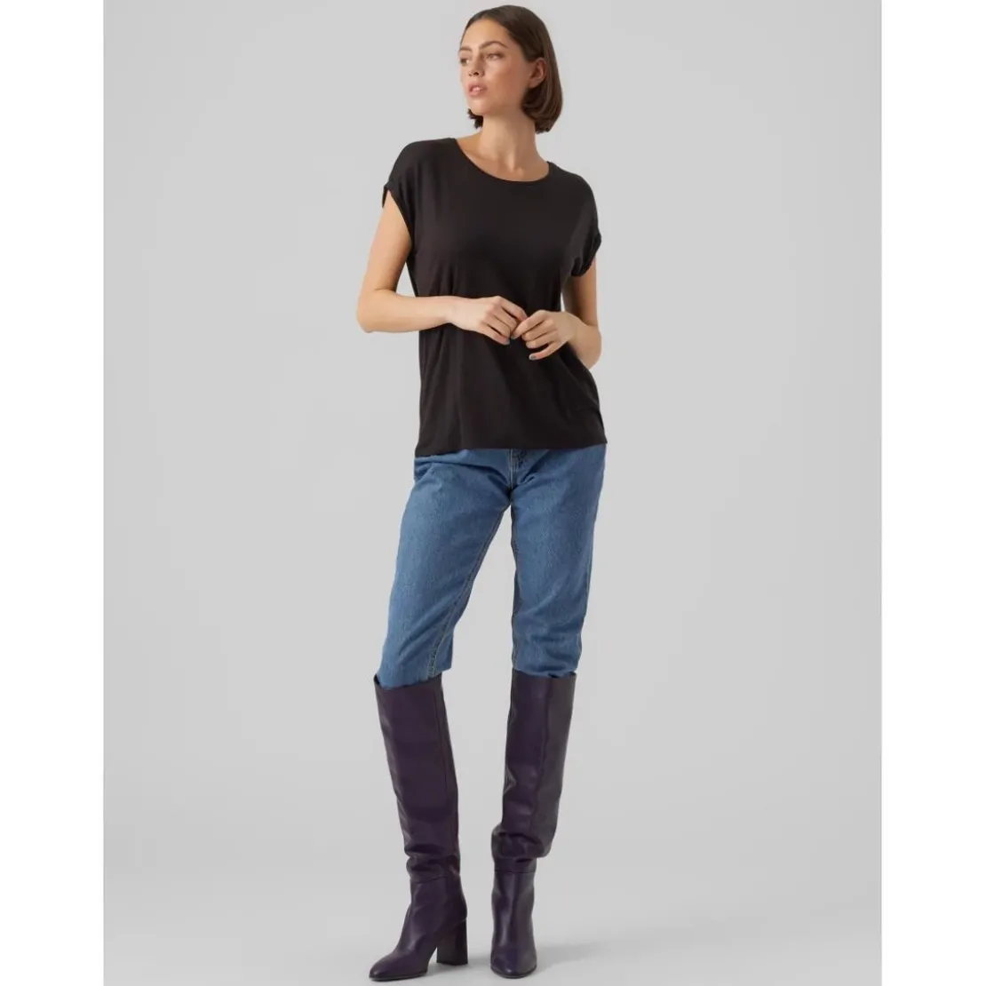 Vero ModaT-shirt Regular Fit Col rond Manches courtes Longueur regular noir en coton Alia