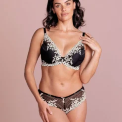 Wacoal lingerieSoutien-gorge plunge armatures noir en nylon- Embrace Lace